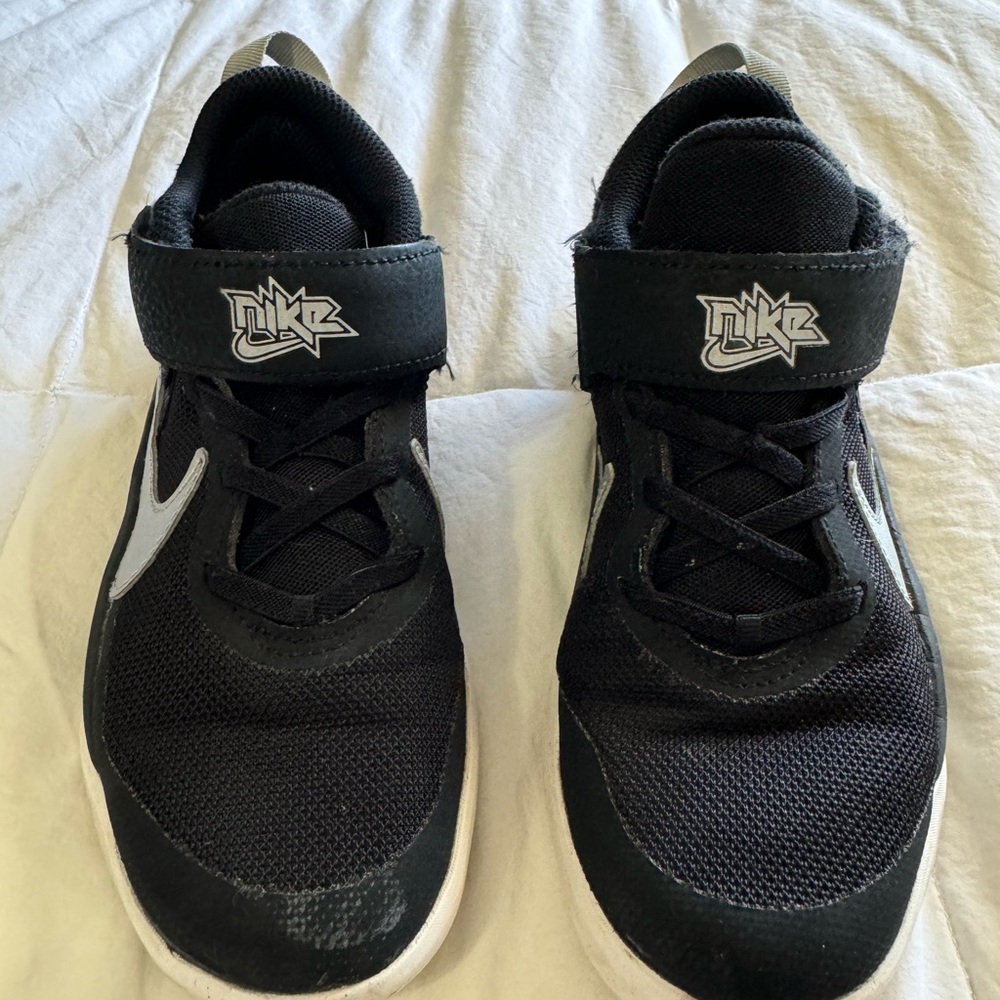 Nike Hustle Basketball Shoes
